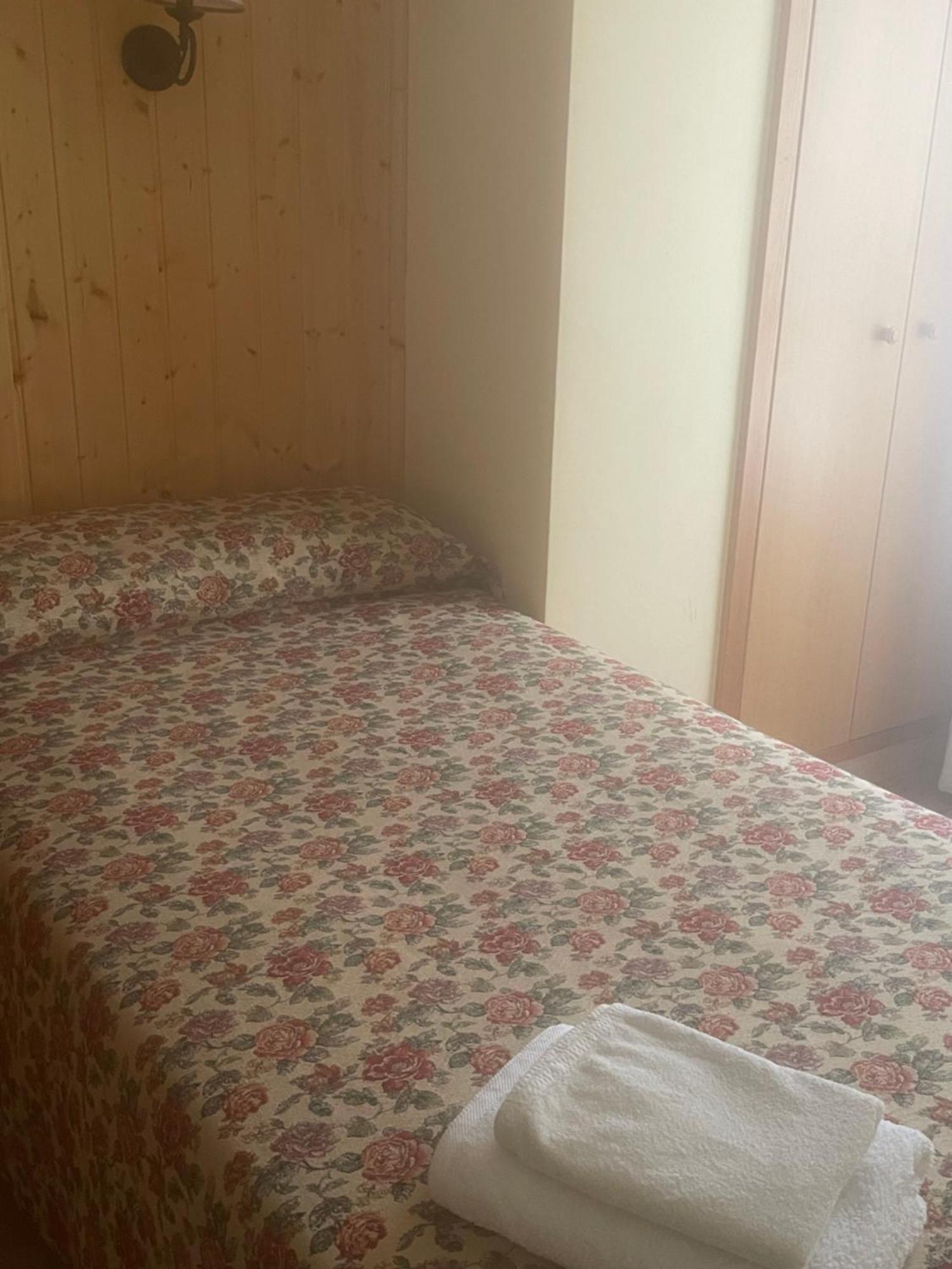 La Posa Pansiyon Villar del Arzobispo Dış mekan fotoğraf